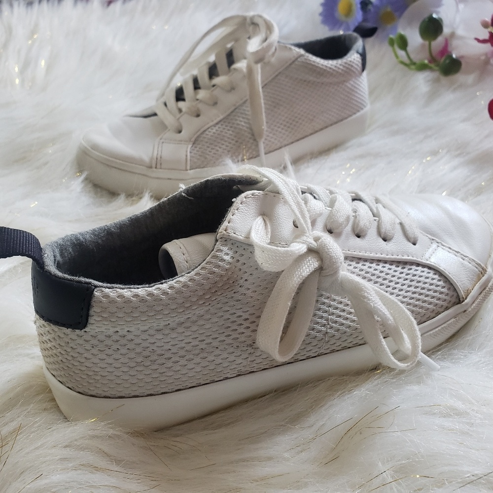 ๐5/15$ Gap Sneakers - Picture 5 of 7